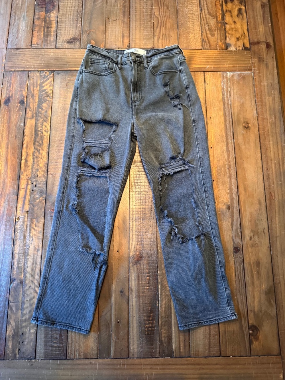 Hollister Curvy Ultra High-Rise Vintage Straight Jean. Size 5. Black Wash